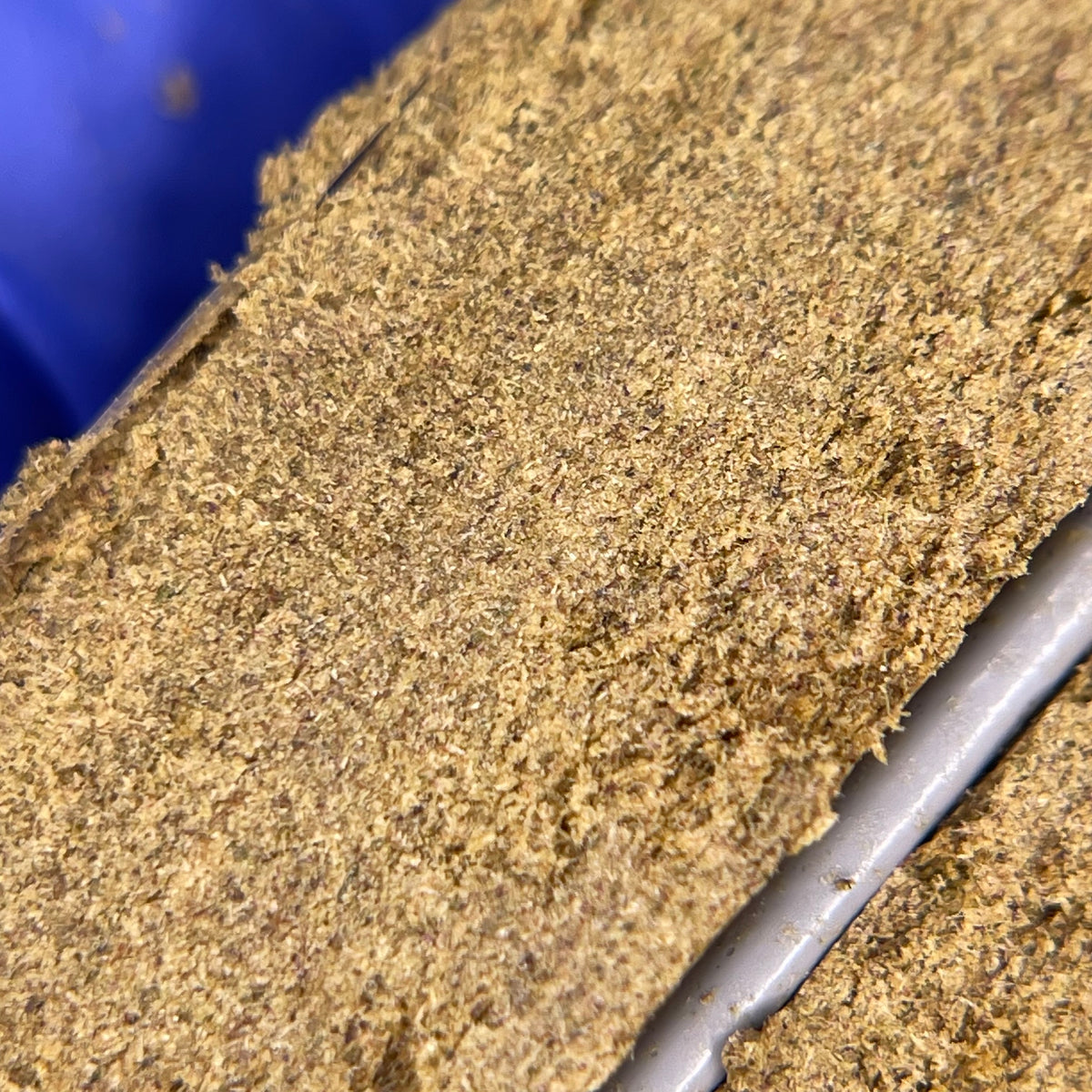 PURPLE MAGIC STATIC CBD 35%, résine CBD — résine présentée sous un autre angle