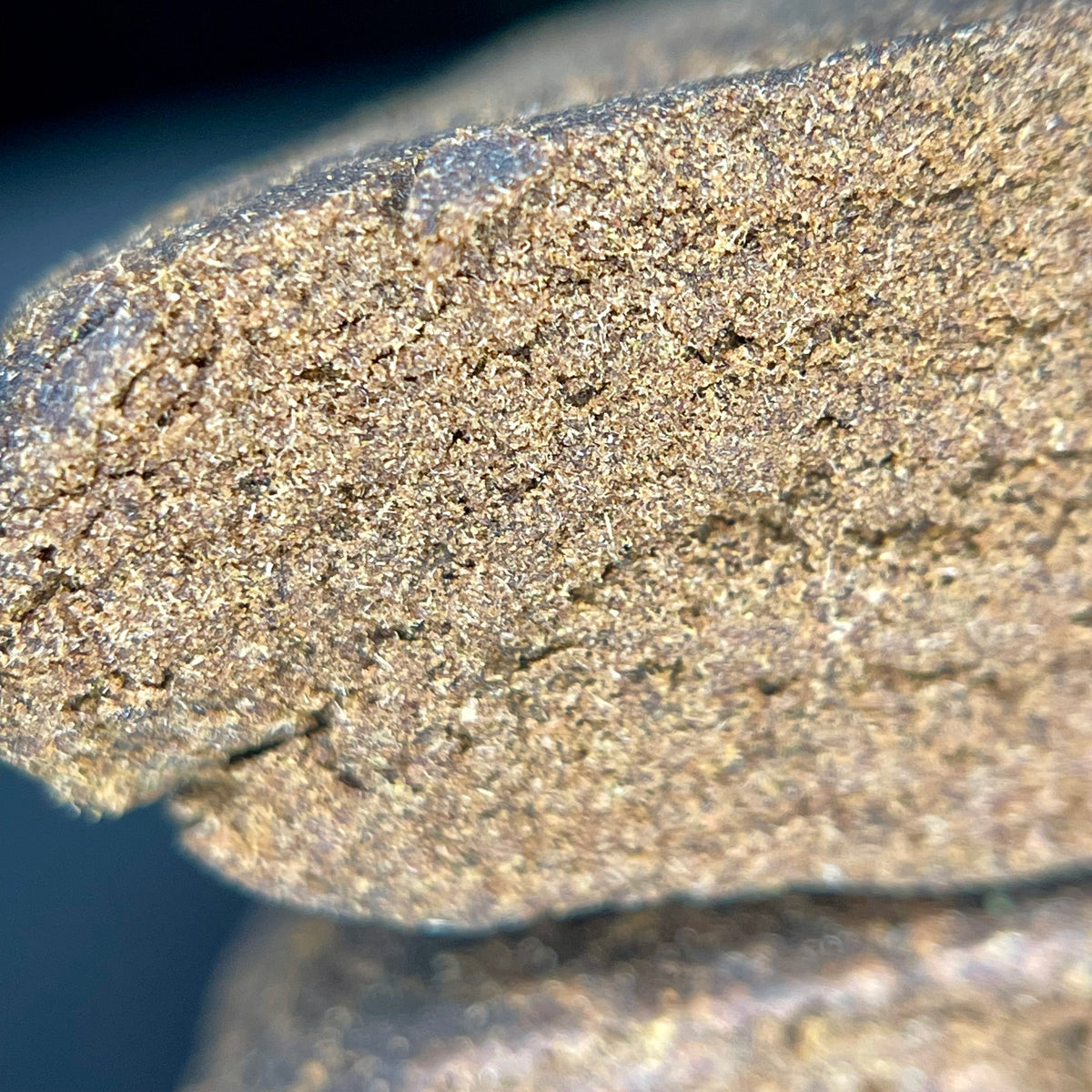 ICEOLATOR CBD, résine CBD — détail du grain de la résine
