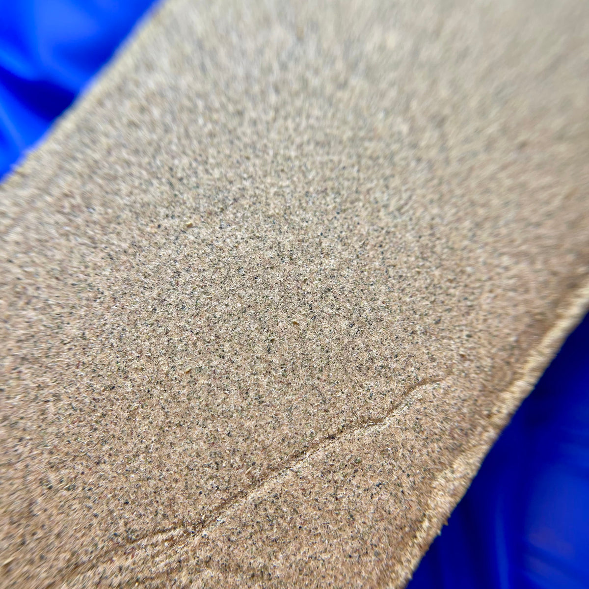 FORBIDDEN YUZU, résine CBD — détail de la surface et de la texture