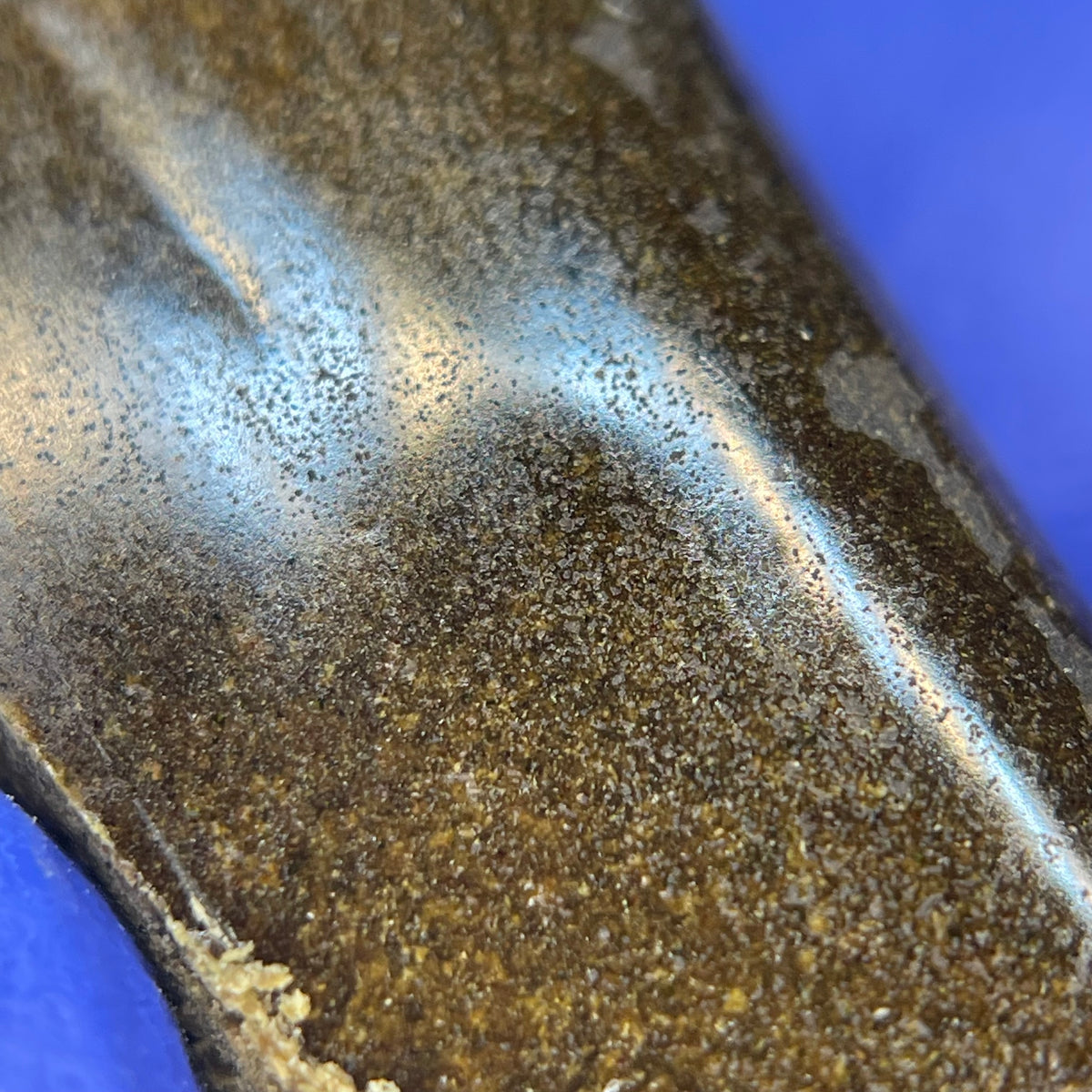 WPFF SKUNK JAM, hash CBD Fresh Frozen — détail de la texture et de la coupe